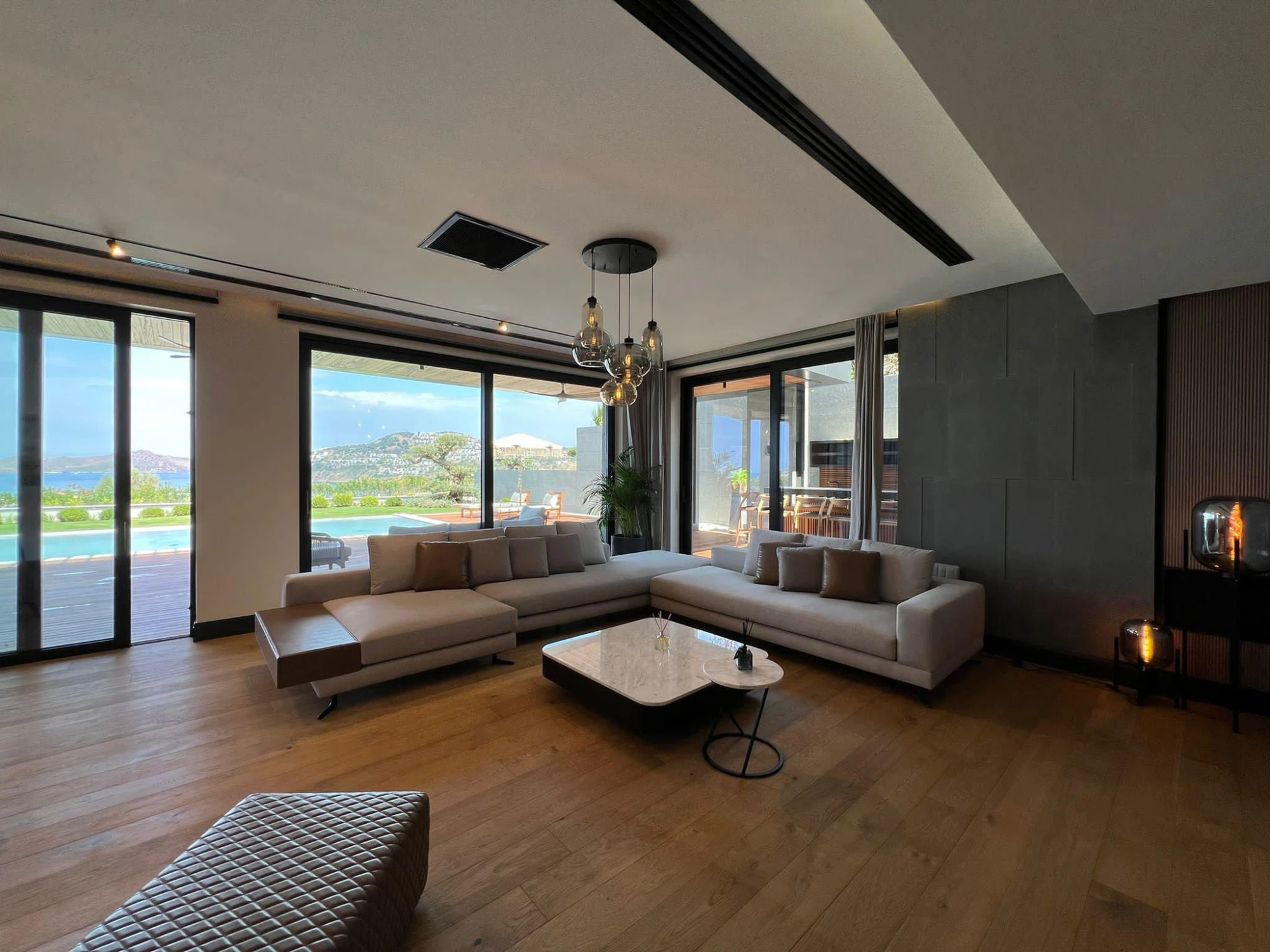 Экологичная резиденция с пляжем и причалом в живописном районе, в окружении зелени, Ялыкавак, Турция